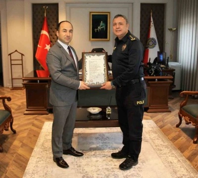 İki müdür bir araya gelerek dostluklarını pekiştirdi