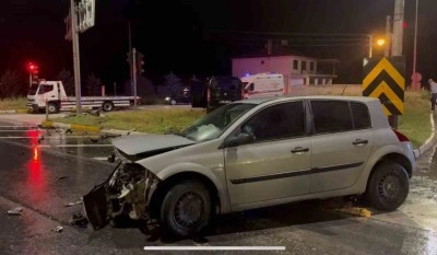 İki otomobilin çarpıştığı kazada 6 kişi yaralandı