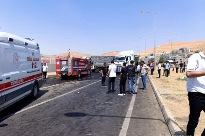 İki Tır Kafa Kafaya Girdi