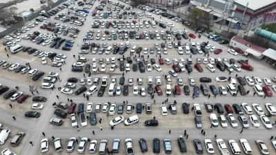 İkinci el oto pazarında buruk bayram