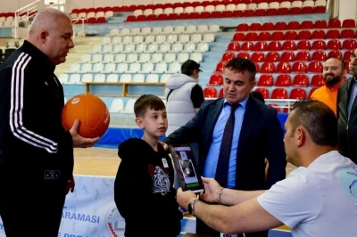 İl M&uuml;d&uuml;r&uuml; Demir&rsquo;den sportif yetenek taramasına yerinde takip