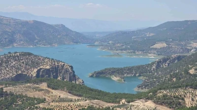İnceğiz Kanyonu doğal g&uuml;zelliği ile ziyaret&ccedil;ilerini b&uuml;y&uuml;l&uuml;yor