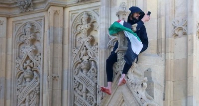 İngiltere’de Big Ben Saat Kulesi nde Filistin bayrağı açan şahsı ikna çalışmaları sürüyor