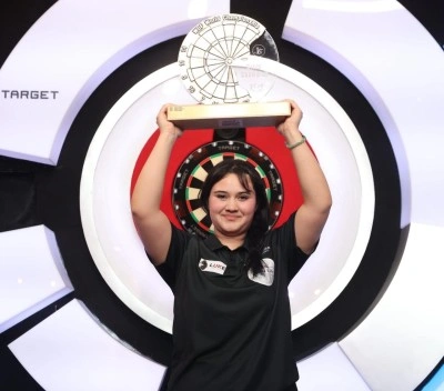 İngiltere&rsquo;de fırtına gibi esen Denizlili Zehra d&uuml;nya şampiyonu oldu