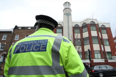 İngiltere’de İslamofobi Alarmı: Üç Ayda 25 Camiiye 27 Saldırı