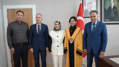 İn&ouml;n&uuml; &Uuml;niversitesinde iki akademisyene c&uuml;bbe giydirildi
