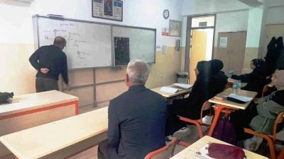 İnşaat ustasından engelli &ouml;ğretmene tablo s&uuml;rprizi