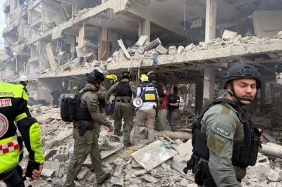 İran'dan Tel Aviv ve Hayfa'ya yeni füze dalgası