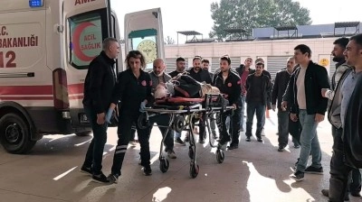 İskelenin altında kalan iş&ccedil;i ağır yaralandı