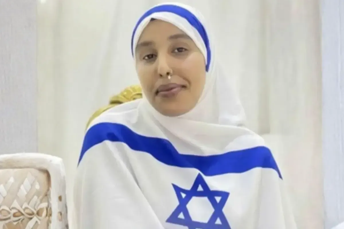 İsrail Bayraklı Kıyafetleri Giydiler!