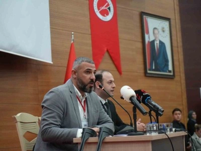 İsrail saldırısında bir bacağını kaybeden Filistinli gazeteci, Gazze&rsquo;deki zulm&uuml; anlattı