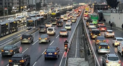İstanbul’da kar yağışıyla birlikte trafik yoğunluğu yüzde 80’e ulaştı