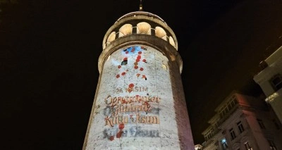 İstanbul&rsquo;da &Ouml;ğretmenler G&uuml;n&uuml; Galata Kulesi&rsquo;ne yansıtılan g&ouml;rsellerle kutlandı