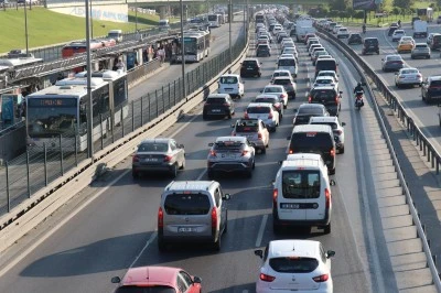 Okullar Açıldı Trafik Kilitlendi