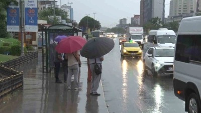 Sağanak yağış Mega Kentte etkisini sürdürüyor