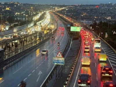 İstanbul&rsquo;da trafik yoğunluğu y&uuml;zde 90&rsquo;a yaklaştı
