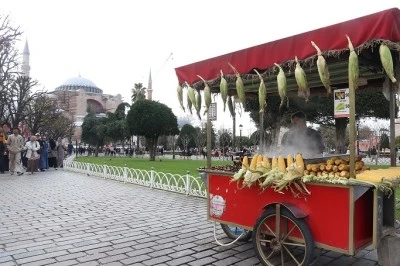 İstanbul’un Sokak Lezzetleri: Tarih ve Kokusuyla Büyüleyen Şehir