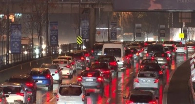 İstanbullular haftaya yoğun trafikle başladı