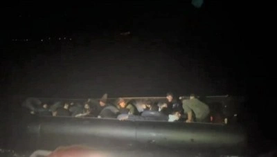 İzmir a&ccedil;ıklarında 20 d&uuml;zensiz g&ouml;&ccedil;men yakalandı