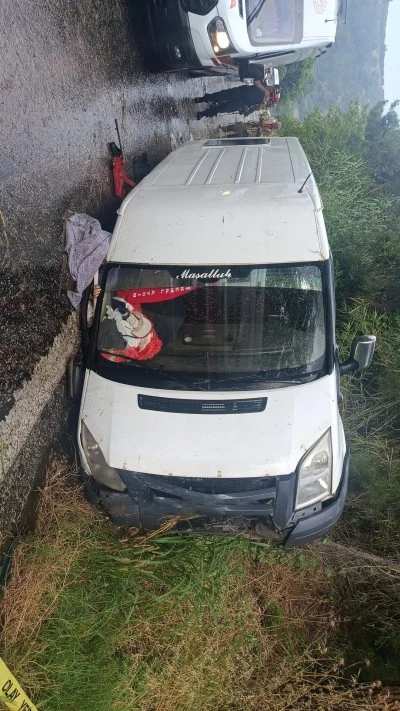  İzmir'de İş&ccedil;i Taşıyan Minib&uuml;s Devrildi: 1 &Ouml;l&uuml;, 2&rsquo;si Ağır 10 Yaralı