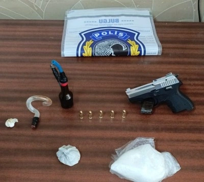 İzmir&rsquo;de yol kontrol&uuml;nde uyuşturucu ele ge&ccedil;irildi: 2 g&ouml;zaltı