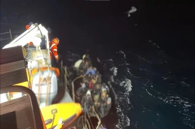  İzmir Dikili A&ccedil;ıklarında Facia: 1 Kişi Hayatını Kaybetti, 7 Kayıp Aranıyor