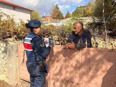 Jandarma Bayat&rsquo;ta kadına şiddetle m&uuml;cadeleyi anlattı