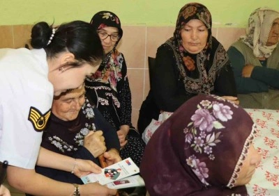 Jandarma kadınlara KADES’i tanıttı