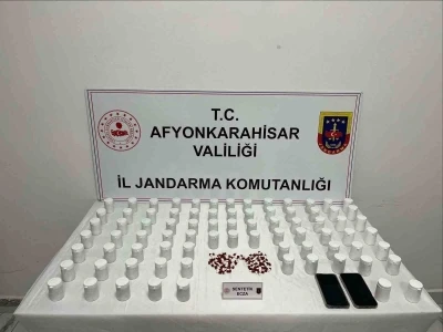 Jandarma uyuşturucu hap ele ge&ccedil;irdi