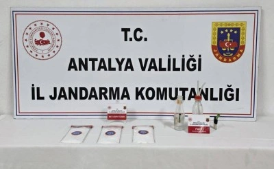 Jandarma uyuşturucu operasyonunda 1 kilo 210 gram uyuşturucu madde ele ge&ccedil;irildi