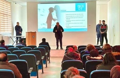 Jandarma vatandaşlara uyuşturucu ve dolandırıcılık konusunda eğitim verdi