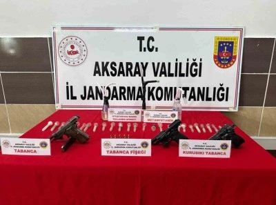 Jandarmanın operasyonunda uyuşturucu ve tabancalar ele geçirildi