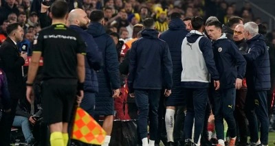 Jose Mourinho’dan, Okan Buruk’a fiziki müdahale