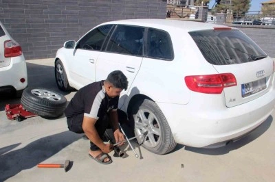 Hırsızlar kadın avukata lastik şoku yaşattı