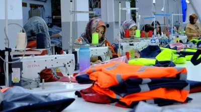 Kadın eliyle &uuml;retim: Erzincan&rsquo;da g&uuml;nl&uuml;k 1500 par&ccedil;a &uuml;retiliyor