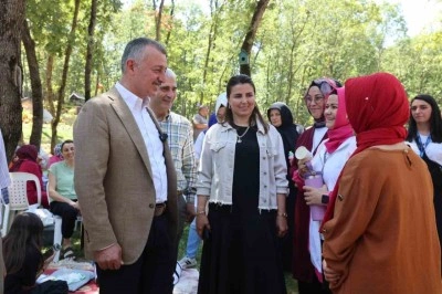 Kadınlar piknikte doyasıya eğlendi