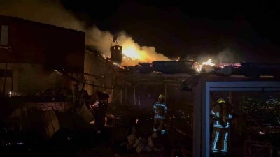 Kafede &ccedil;ıkan yangın işletmeyi k&uuml;le &ccedil;evirdi