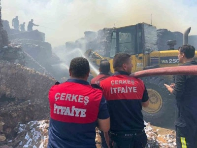 Kağıt fabrikasının korkutan yangın