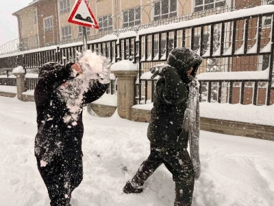 Kahramanmaraş g&uuml;ne karla uyandı