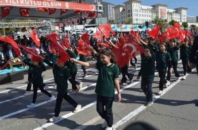 Kahramanmaraş&rsquo;ta Cumhuriyet Bayramı&rsquo;nın 102. yıl d&ouml;n&uuml;m&uuml; kutlandı