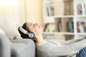 Kalabalığın Ortasında Sessiz Bir Nesil