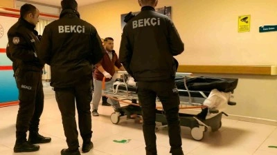 Kaldırımda durup tartıştığı kişiye ateş a&ccedil;tı