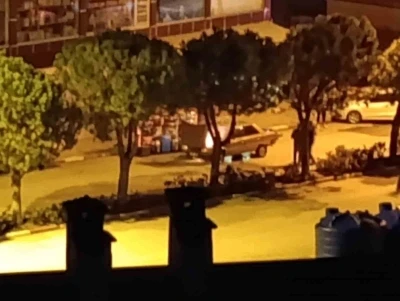 Kale&rsquo;de seyir halindeki ara&ccedil; alev alev yandı