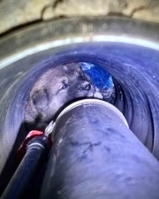 Kanal borusuna sıkışan köpeği itfaiye kurtardı