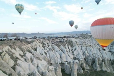 Kapadokya’da yeryüzü de gökyüzü de doldu