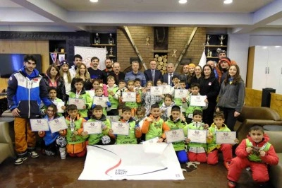 Kar taneleriyle kayak öğrendiler