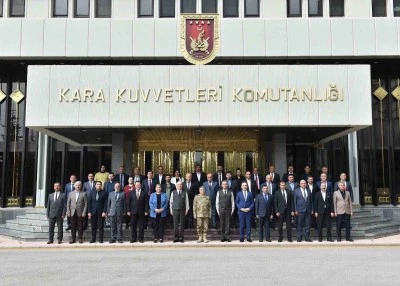 Kara Kuvvetleri Komutanı Diyarbakır'da