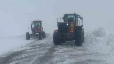 Karabet Geçidi’nde kar temizleme çalışması devam ediyor