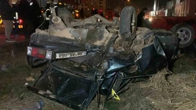 Karaman’da Tofaş otomobilin hurda yığınına döndüğü kazada 2 kişi yaralandı