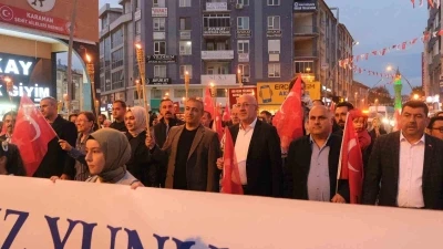 T&uuml;rk Dil Bayramı etkinlikleri kapsamında fener alayı d&uuml;zenlendi